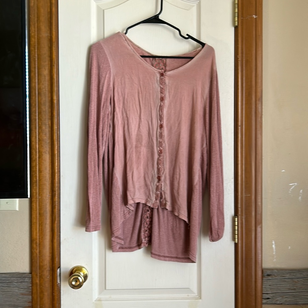 Pinkish purple top size medium to large
